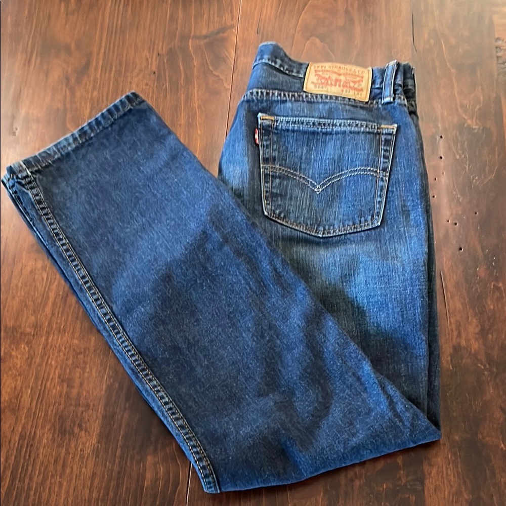 Levi's Women’s straight leg Blue Jeans